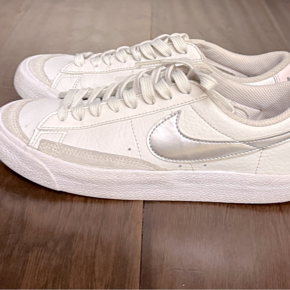 LIKE NEW Nike Blazer Low '77 Platinum Tint Metallic Silver